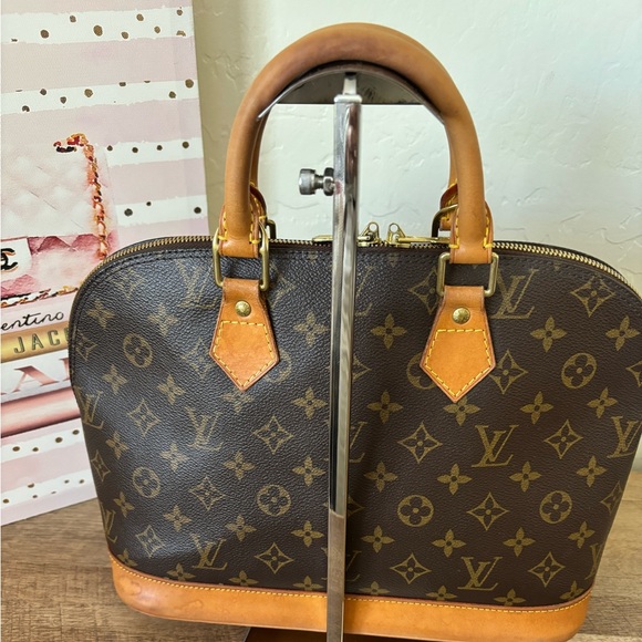 Louis Vuitton Monogram Alma - Picture 3 of 17